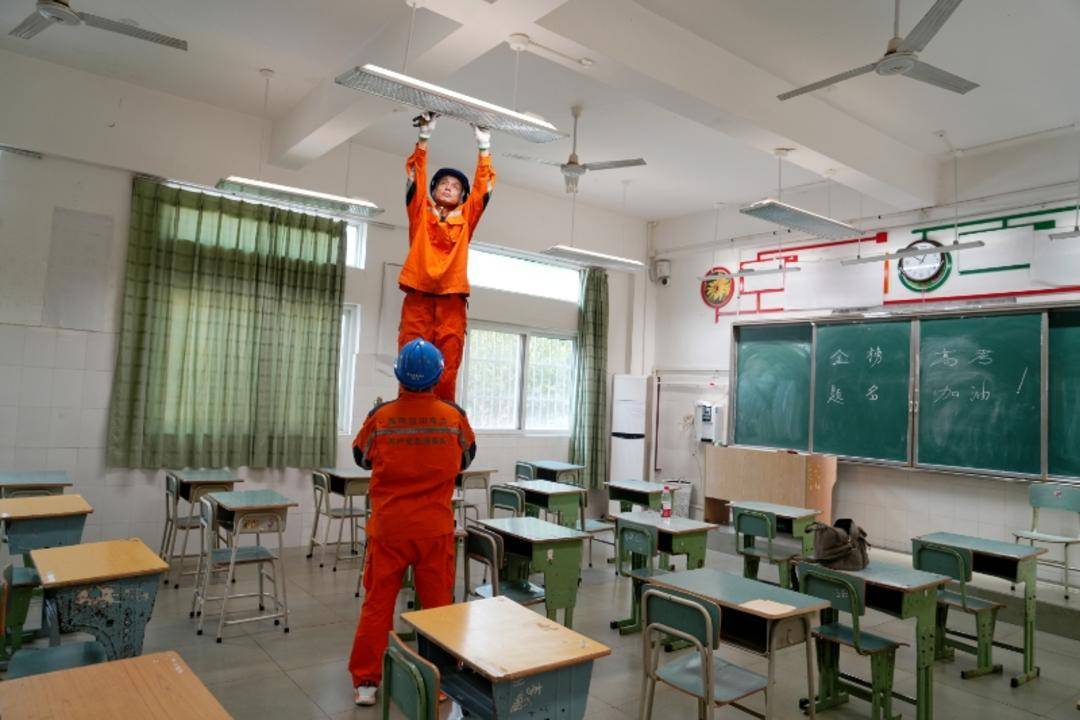 四川廣元：護航高考 靜音發電機“上崗”:發電機