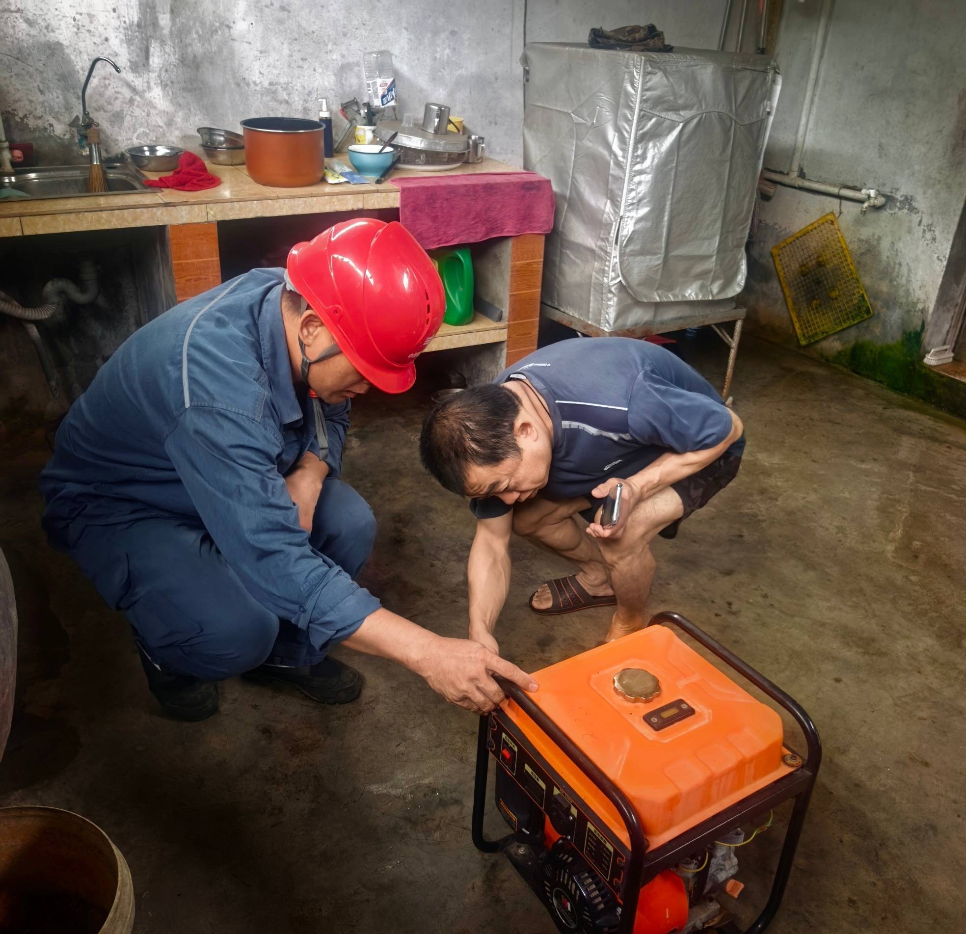 “這臺發電機，讓我們安心！”:發電機
